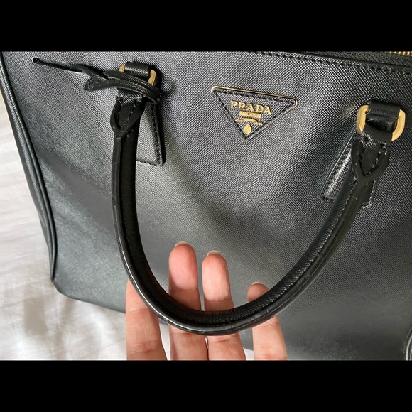 Prada Saffiano black tote - Picture 2 of 16